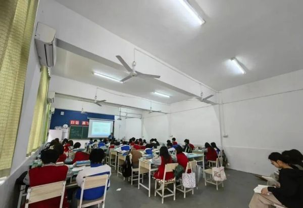成都综合高中教室 成都综合高中教室