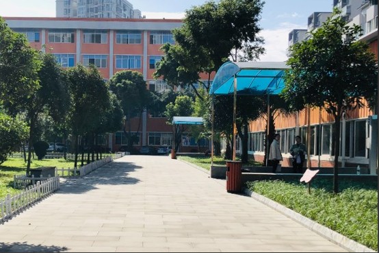 四川现代艺术学校校园一角