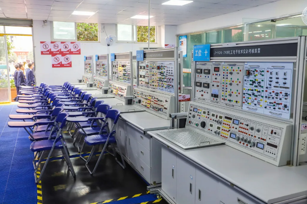 1兴科城市交通技工学校招生简章