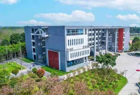 四川矿产机电技师学院教学楼