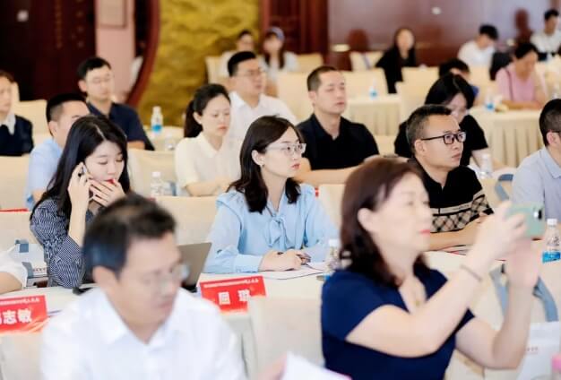 成都华商理工职业学校