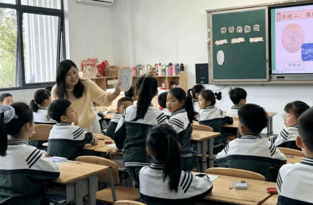成都新世纪外国语学校