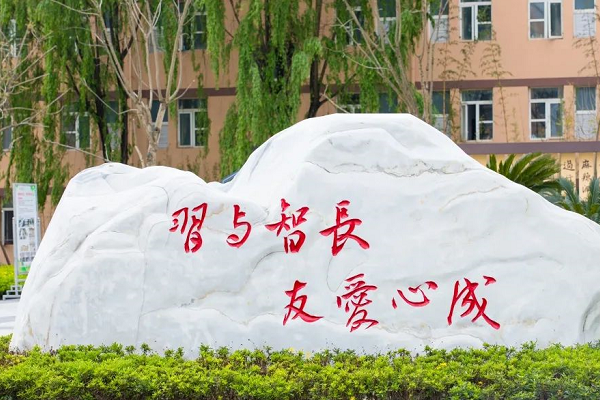 成都市郫都区友爱职业技术学校招生电话多少