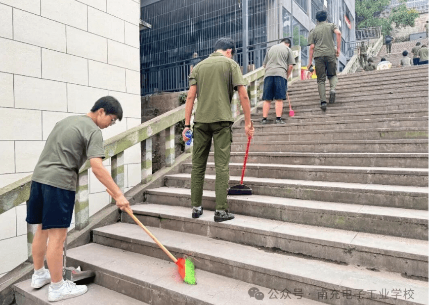 南充电子工业学校