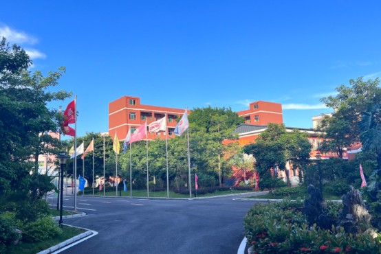 成都华夏旅游商务学校校园一角 成都华夏旅游商务学校校园一角