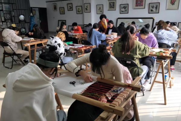 四川华新现代职业学院