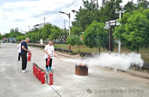 南充电子工业学校