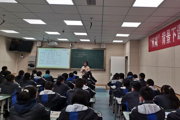 郫都区第三中召开工作总结会