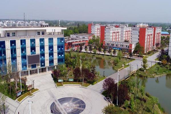 成都青华职业学校