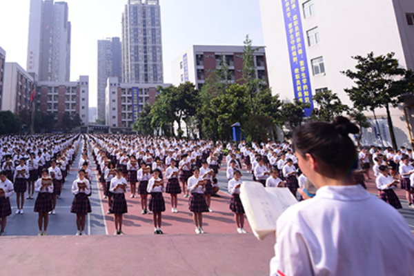 成都华商理工职业学校是公立还是私立