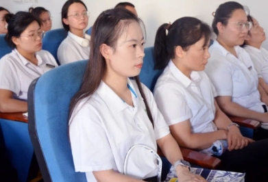 成都华商理工职业学校