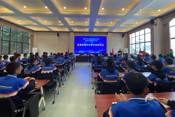 成都市现代制造职业技术学校是公办还是民办