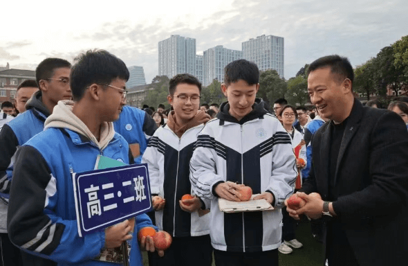 四川省崇州市崇庆中学