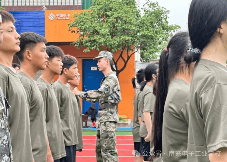 南充电子工业学校