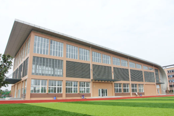 1成都友爱职业学校怎么样