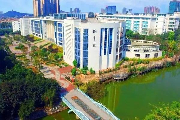 成都石化工业学校