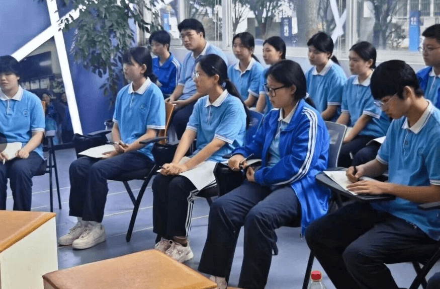 成都电子信息学校