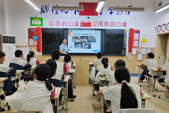 成都市郫都区川科外国语学校