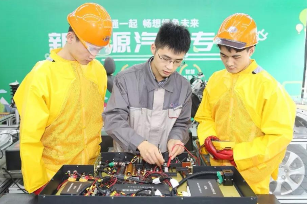 成都汽车职业技术学校
