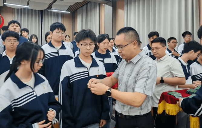 眉山实验高级中学 眉山实验高级中学