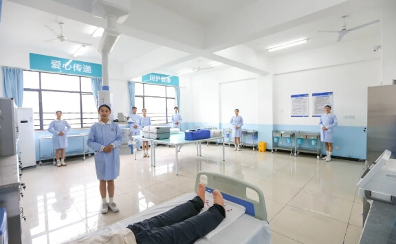 四川天府新区航空旅游职业学院