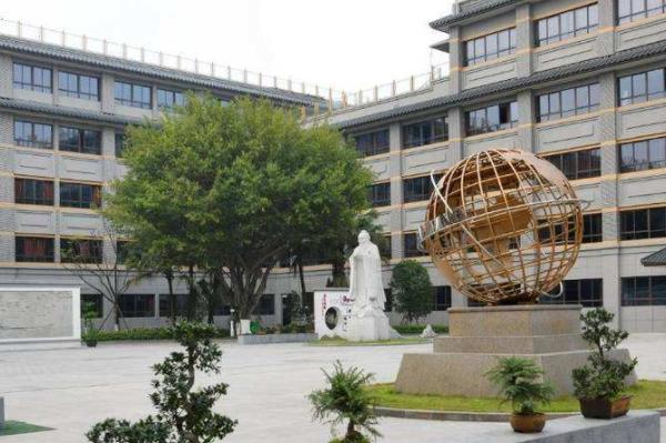 成都外国语学校老师好吗