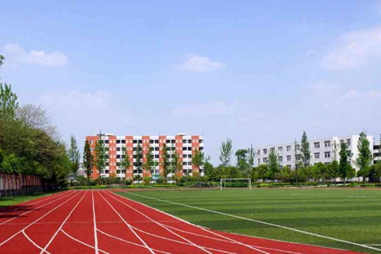 成都指南针学校操场