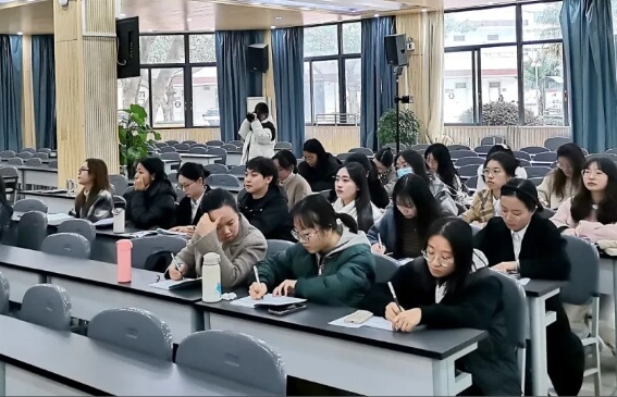 成都石化工业学校