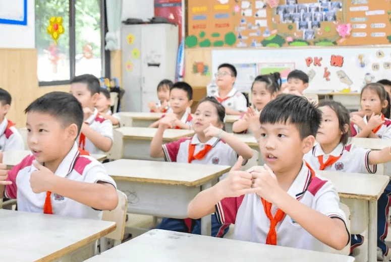 成都市郫都区川科外国语学校