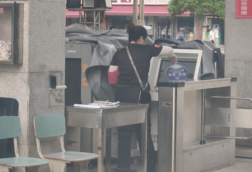 四川省成都市龙泉中学校 