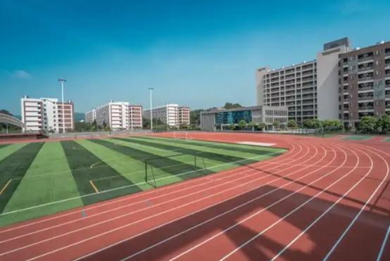 郫都区友爱职业技术学校操场 郫都区友爱职业技术学校操场