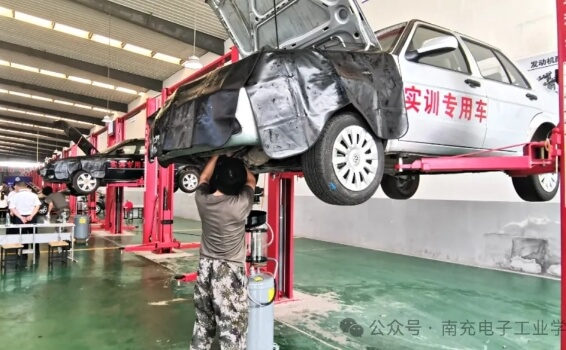 南充电子工业学校