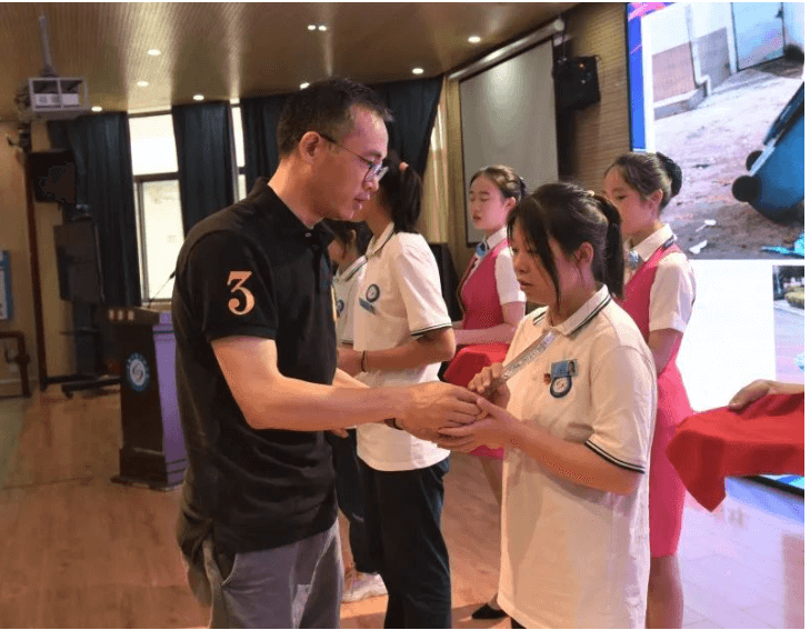 成都石化工业学校