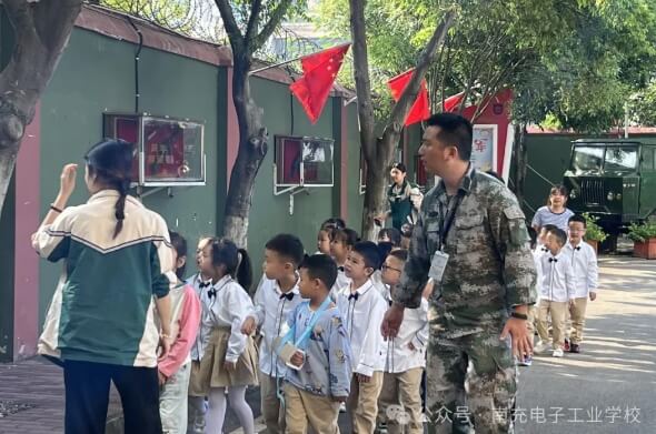 南充电子工业学校