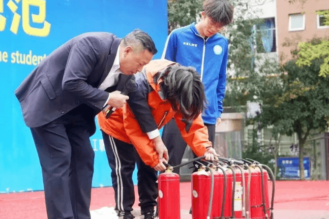 成都华商理工职业学校