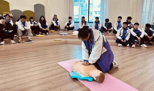 四川省成都艺体中学