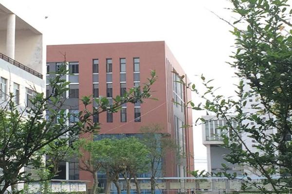 金堂县职业高级中学老师好吗