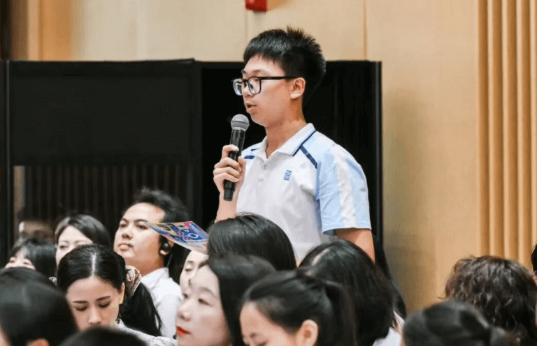 成都市郫都区绵实外国语学校