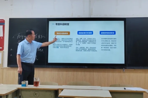 成都市郫都区川科外国语学校