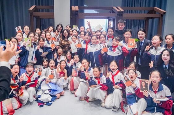 成都市郫都区川科外国语学校
