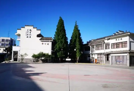 龙泉师一学校环境图片 龙泉师一学校环境图片