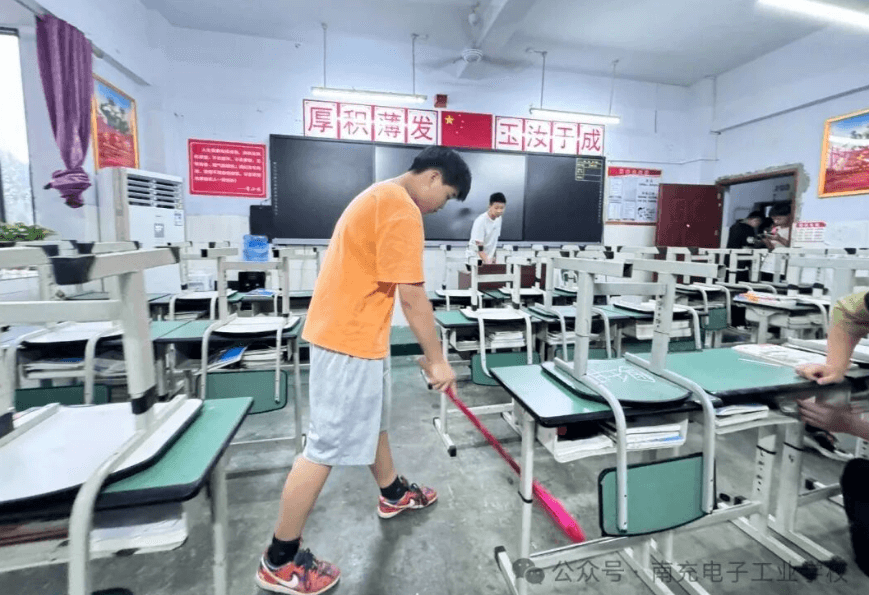 南充电子工业学校