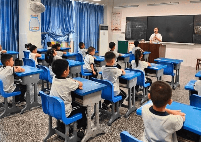 眉山育英实验学校