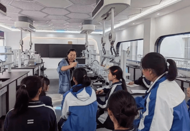 成都龙泉中学