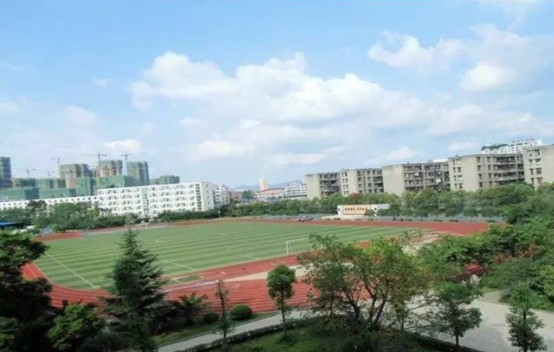 龙泉二中操场