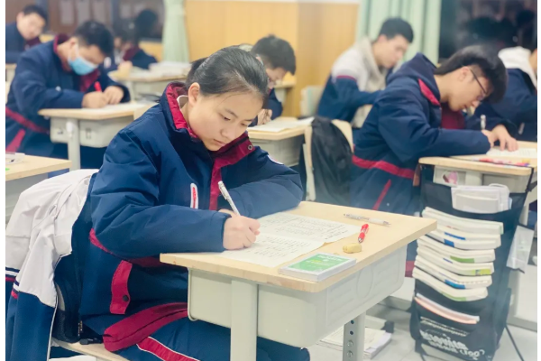 郫都区川科外国语学校