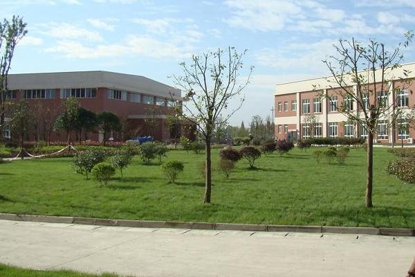 四川矿产机电技师学院校