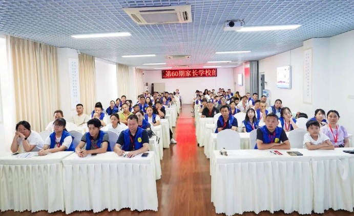 华商理工职业学校开展家长学校系列活动 华商理工职业学校开展家长学校系列活动
