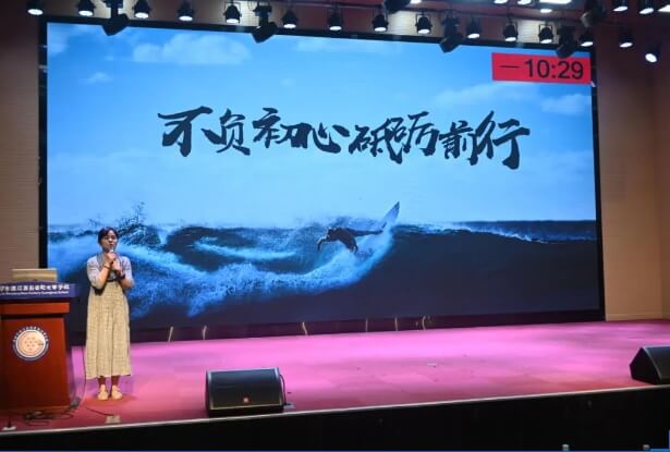 成都新世纪外国语学校