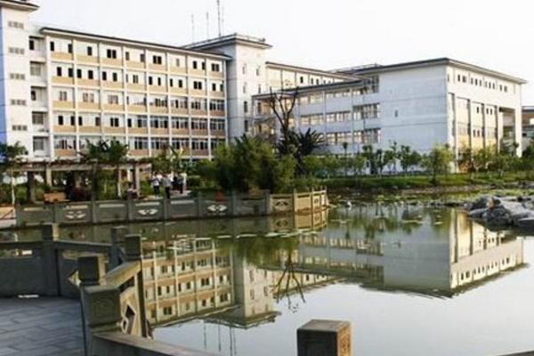 成都市天府新区成人中等专业学校
